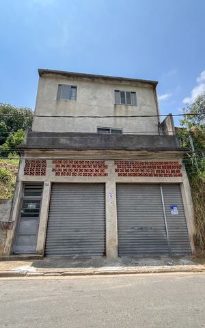 Casa à venda com 305m², 4 quartos e 2 vagas Casa à venda com 305m², 4 quartos e 2 vagasFachada
