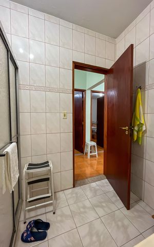 Casa à venda com 305m², 4 quartos e 2 vagas Casa à venda com 305m², 4 quartos e 2 vagasBanheiro