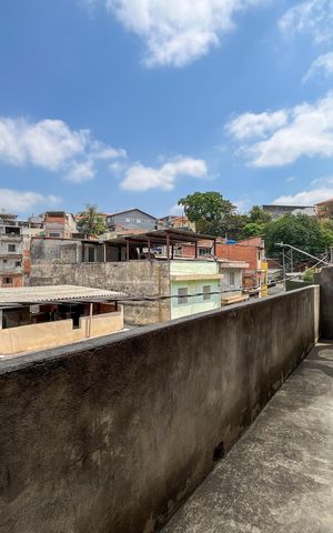 Casa à venda com 305m², 4 quartos e 2 vagas Casa à venda com 305m², 4 quartos e 2 vagasVaranda