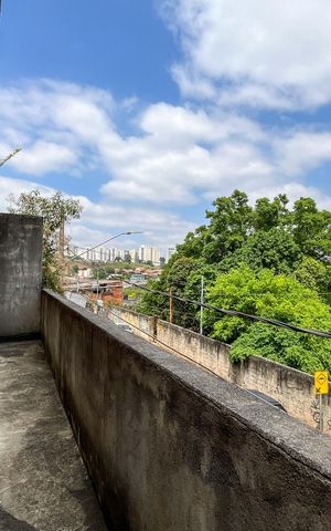 Casa à venda com 305m², 4 quartos e 2 vagas Casa à venda com 305m², 4 quartos e 2 vagasVaranda