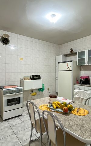 Casa à venda com 305m², 4 quartos e 2 vagas Casa à venda com 305m², 4 quartos e 2 vagasCozinha