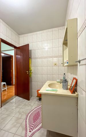 Casa à venda com 305m², 4 quartos e 2 vagas Casa à venda com 305m², 4 quartos e 2 vagasBanheiro