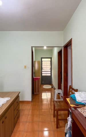 Casa à venda com 305m², 4 quartos e 2 vagas Casa à venda com 305m², 4 quartos e 2 vagasHall