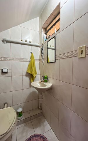 Casa à venda com 305m², 4 quartos e 2 vagas Casa à venda com 305m², 4 quartos e 2 vagasLavabo