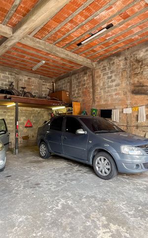 Casa à venda com 305m², 4 quartos e 2 vagas Casa à venda com 305m², 4 quartos e 2 vagasGaragem