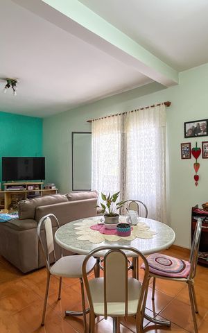 Casa à venda com 305m², 4 quartos e 2 vagas Casa à venda com 305m², 4 quartos e 2 vagasSala