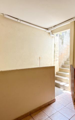 Casa à venda com 305m², 4 quartos e 2 vagas Casa à venda com 305m², 4 quartos e 2 vagasEntrada