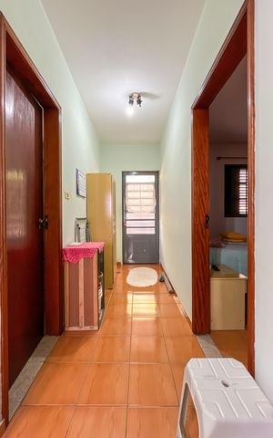 Casa à venda com 305m², 4 quartos e 2 vagas Casa à venda com 305m², 4 quartos e 2 vagasHall