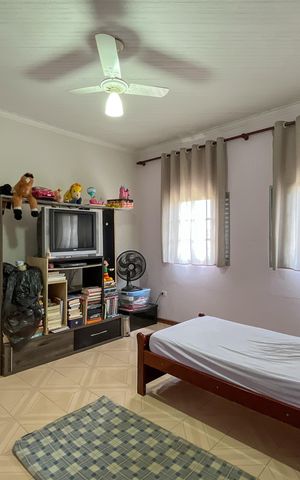Casa à venda com 305m², 4 quartos e 2 vagas Casa à venda com 305m², 4 quartos e 2 vagasQuarto 4