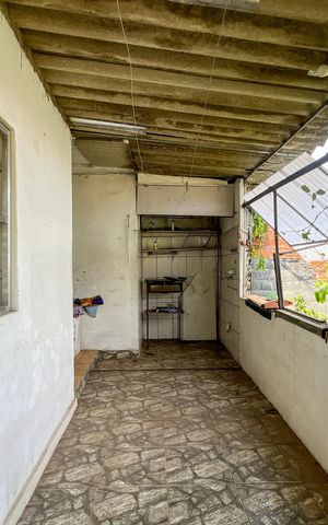 Casa à venda com 305m², 4 quartos e 2 vagas Casa à venda com 305m², 4 quartos e 2 vagasCasa 2