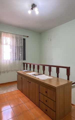 Casa à venda com 305m², 4 quartos e 2 vagas Casa à venda com 305m², 4 quartos e 2 vagasHall
