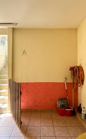 Casa à venda com 305m², 4 quartos e 2 vagas Casa à venda com 305m², 4 quartos e 2 vagasEntrada
