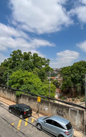 Casa à venda com 305m², 4 quartos e 2 vagas Casa à venda com 305m², 4 quartos e 2 vagasVaranda