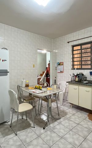 Casa à venda com 305m², 4 quartos e 2 vagas Casa à venda com 305m², 4 quartos e 2 vagasCozinha