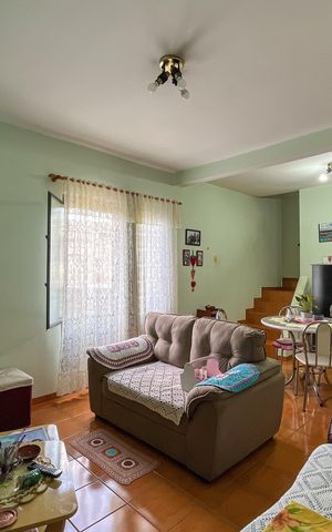 Casa à venda com 305m², 4 quartos e 2 vagas Casa à venda com 305m², 4 quartos e 2 vagasSala