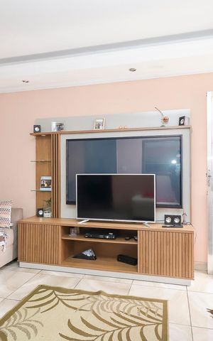 Casa à venda com 120m², 5 quartos e 4 vagasCasa 01 - Sala