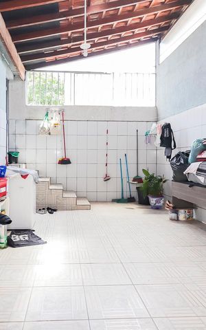 Casa à venda com 120m², 5 quartos e 4 vagasCasa 01 - Área de Serviço