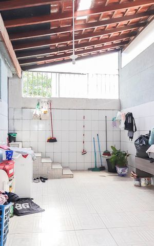 Casa à venda com 120m², 5 quartos e 4 vagasCasa 01 - Área de Serviço