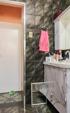 Casa à venda com 120m², 5 quartos e 4 vagasCasa 01 - Banheiro da Suíte 1