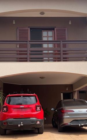 Casa à venda com 259m², 3 quartos e 6 vagas Casa à venda com 259m², 3 quartos e 6 vagasFachada