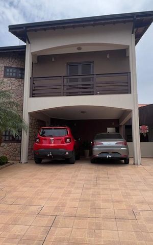 Casa à venda com 259m², 3 quartos e 6 vagas Casa à venda com 259m², 3 quartos e 6 vagasFachada