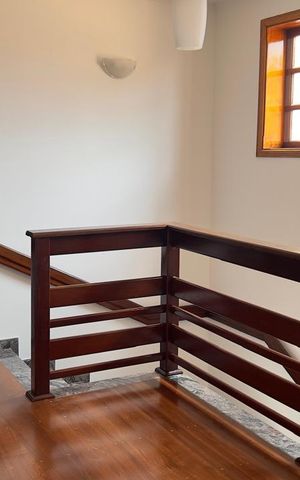 Casa à venda com 259m², 3 quartos e 6 vagas Casa à venda com 259m², 3 quartos e 6 vagasAcesso