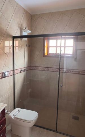 Casa à venda com 259m², 3 quartos e 6 vagas Casa à venda com 259m², 3 quartos e 6 vagasBanheiro