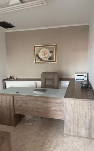 Casa à venda com 259m², 3 quartos e 6 vagas Casa à venda com 259m², 3 quartos e 6 vagasQuarto