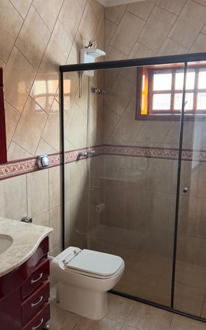 Casa à venda com 259m², 3 quartos e 6 vagas Casa à venda com 259m², 3 quartos e 6 vagasBanheiro
