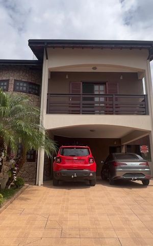 Casa à venda com 259m², 3 quartos e 6 vagas Casa à venda com 259m², 3 quartos e 6 vagasFachada