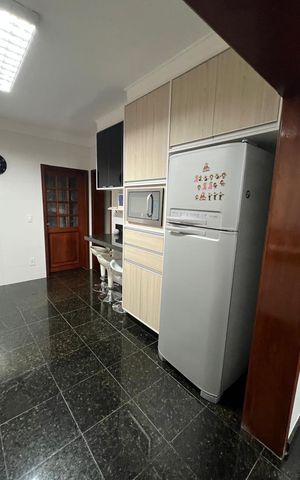 Casa à venda com 259m², 3 quartos e 6 vagas Casa à venda com 259m², 3 quartos e 6 vagasCozinha
