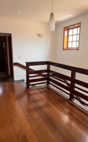 Casa à venda com 259m², 3 quartos e 6 vagas Casa à venda com 259m², 3 quartos e 6 vagasAcesso