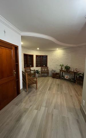 Casa à venda com 259m², 3 quartos e 6 vagas Casa à venda com 259m², 3 quartos e 6 vagasSala