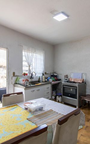 Casa à venda com 180m², 2 quartos e 2 vagas Casa à venda com 180m², 2 quartos e 2 vagasCozinha