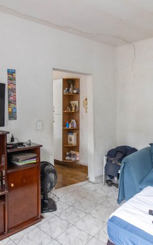 Casa à venda com 180m², 2 quartos e 2 vagas Casa à venda com 180m², 2 quartos e 2 vagasSala