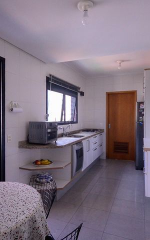 Apartamento à venda com 157m², 4 quartos e 3 vagasCozinha 