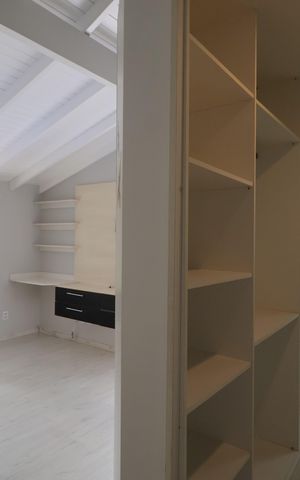 Casa à venda com 285m², 4 quartos e 3 vagasSuite