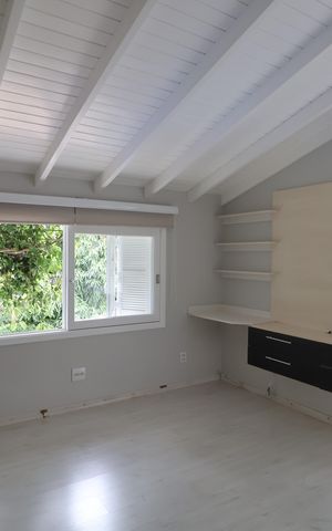 Casa à venda com 285m², 4 quartos e 3 vagasSuite