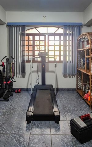 Casa à venda com 450m², 4 quartos e 2 vagasAcademia