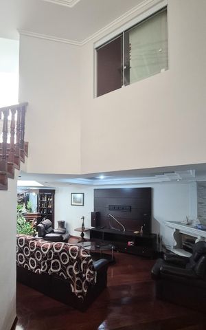 Casa à venda com 450m², 4 quartos e 2 vagasSala