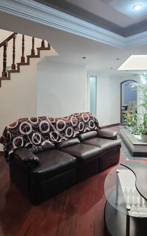 Casa à venda com 450m², 4 quartos e 2 vagasSala