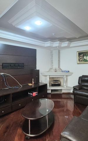 Casa à venda com 450m², 4 quartos e 2 vagasSala