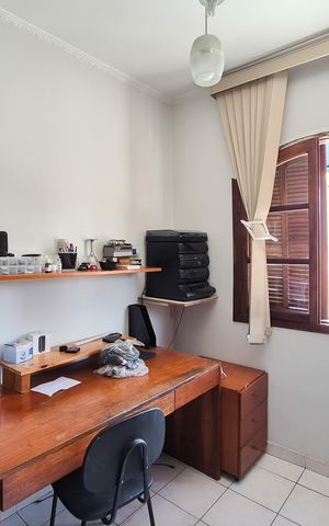 Casa à venda com 450m², 4 quartos e 2 vagasEscritório