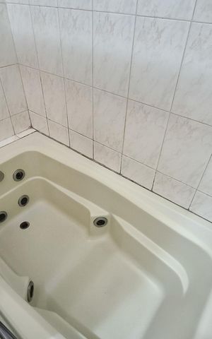 Casa à venda com 450m², 4 quartos e 2 vagasBanheiro da Suíte 2