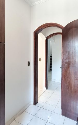 Casa à venda com 450m², 4 quartos e 2 vagasEscritório