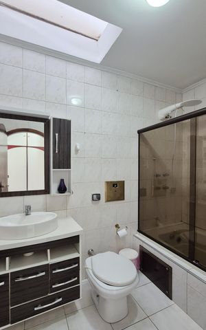 Casa à venda com 450m², 4 quartos e 2 vagasBanheiro da Suíte 2