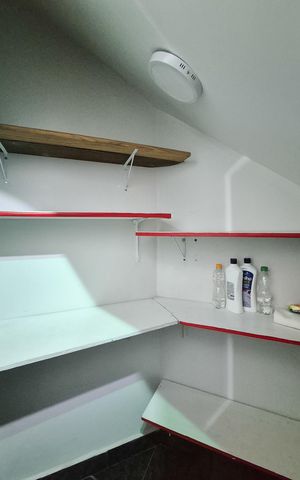 Casa à venda com 450m², 4 quartos e 2 vagasCozinha - dispensa