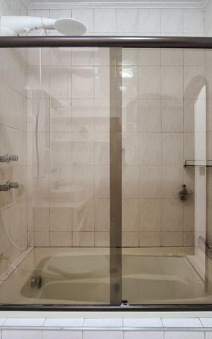 Casa à venda com 450m², 4 quartos e 2 vagasBanheiro da Suíte 2