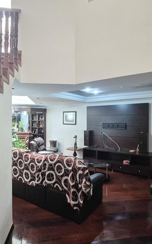 Casa à venda com 450m², 4 quartos e 2 vagasSala