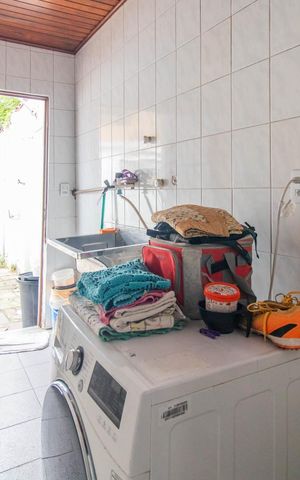 Casa à venda com 170m², 3 quartos e 4 vagasCozinha e Área de Serviço